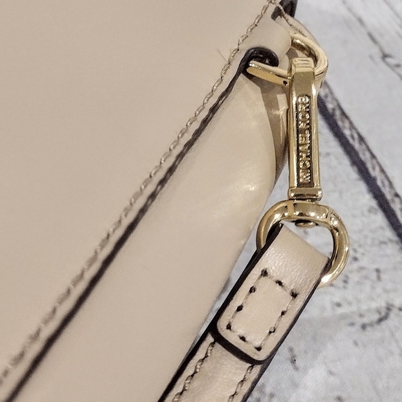 🥰 Michael Kors Madelyn Tan Gold Push Lock Wristlet Clutch Bag - Picture 9 of 13